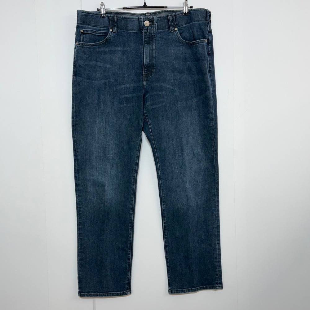 Lee Jeans Mens Measures 41X32 Tag 42x32 Blue Performance Extreme Motion MVP